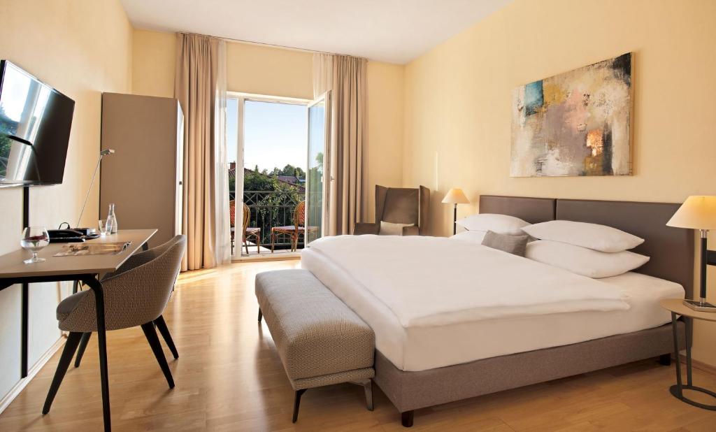 Hotel Villa Medici Room Type - Superior Double Room with garden view, balcony & air-condition