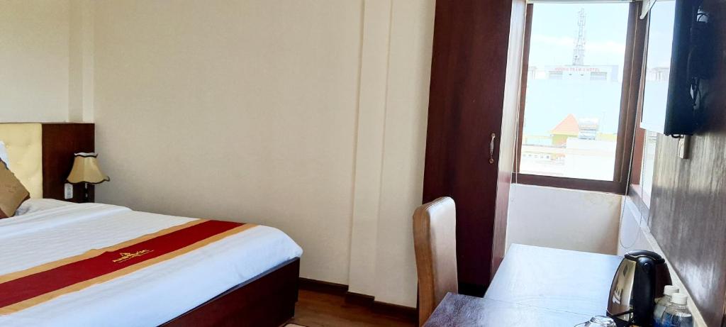 Двухместный (Улучшенный номер с кроватью размера «queen-size»), 7s Anh Duc 1 Hotel Binh Duong