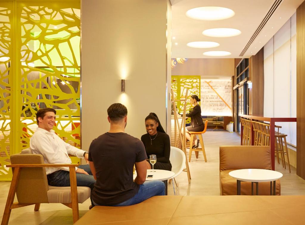 Holiday Inn Express Sydney Macquarie Park, an IHG Hotel photo 2