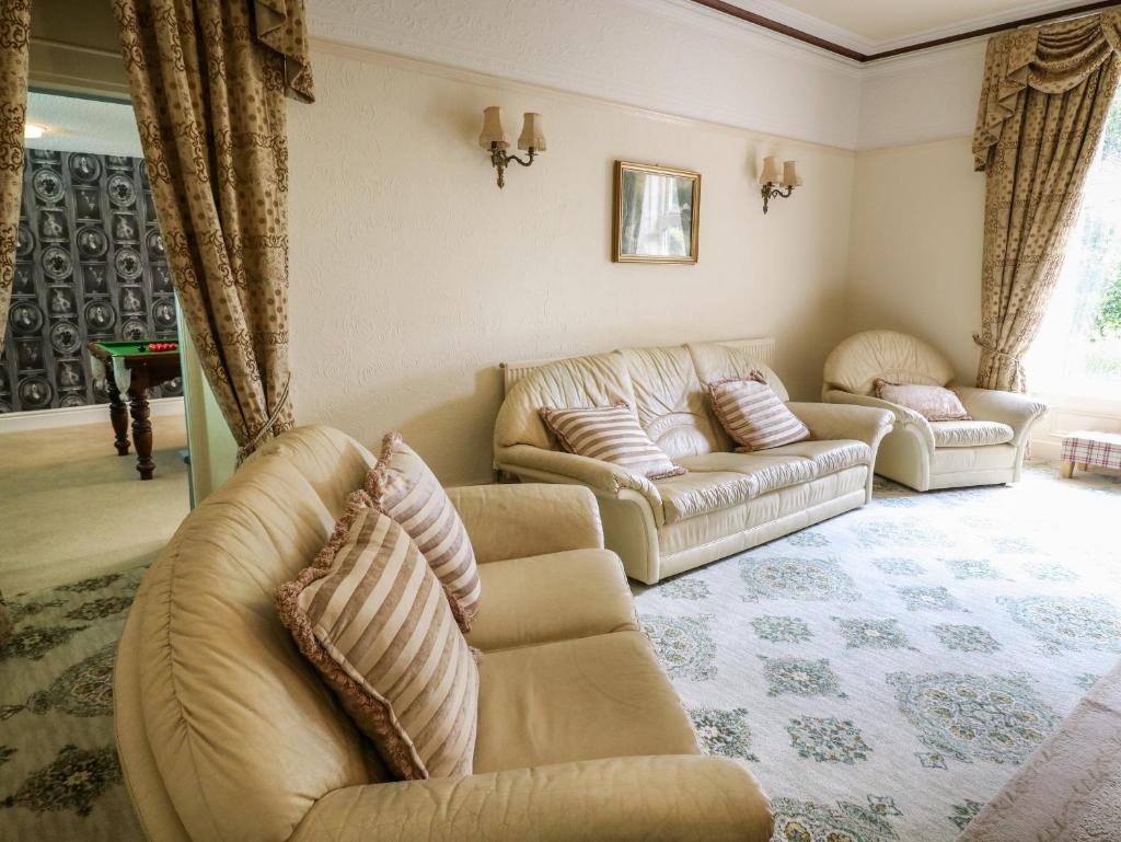 Manor House photo 2