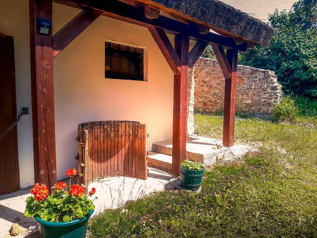 Wild Boar Cottage - Romantic getaway photo 2