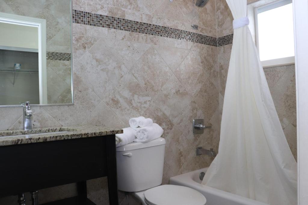 Curtis Inn & Suites photo 3