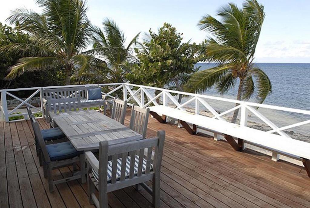 Castaway Cove by Grand Cayman Villas photo 3