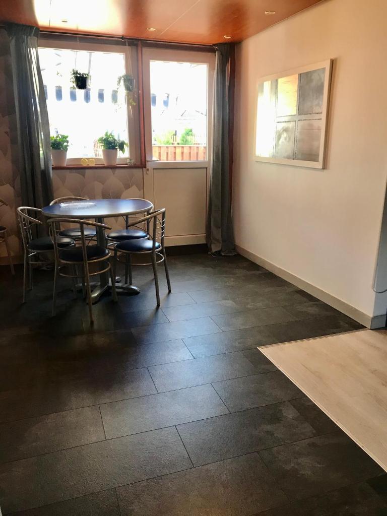 Lägenhet med 3 sovrum, terass och egen parkering photo 4