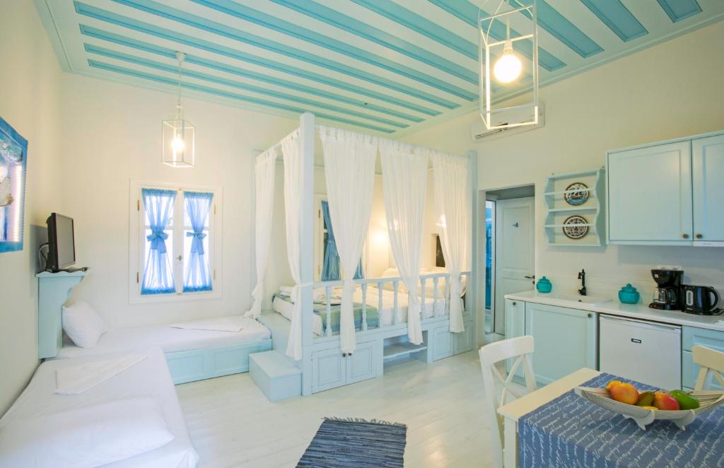 Efchi Suites 1904 - Tap to explore photos