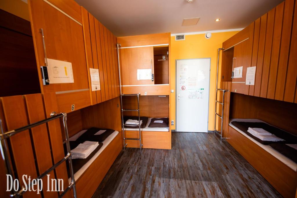 Трехместный (Трехместный номер с общей ванной комнатой), Do Step Inn Central