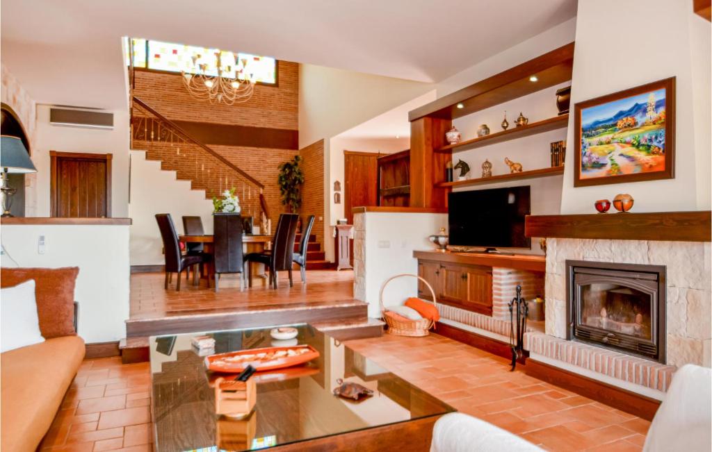 Stunning Home In Estepona With 6 Bedrooms, Wifi And Outdoor Swimming Pool photo 3