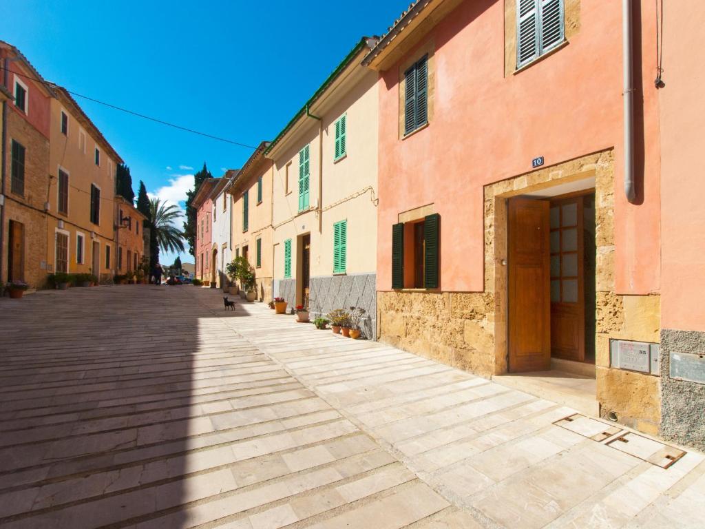 House Es Convent in Alcudia, close to beaches - Tap to explore photos