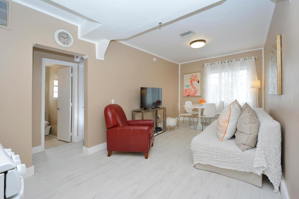 Ocean Drive Beach Apartments image