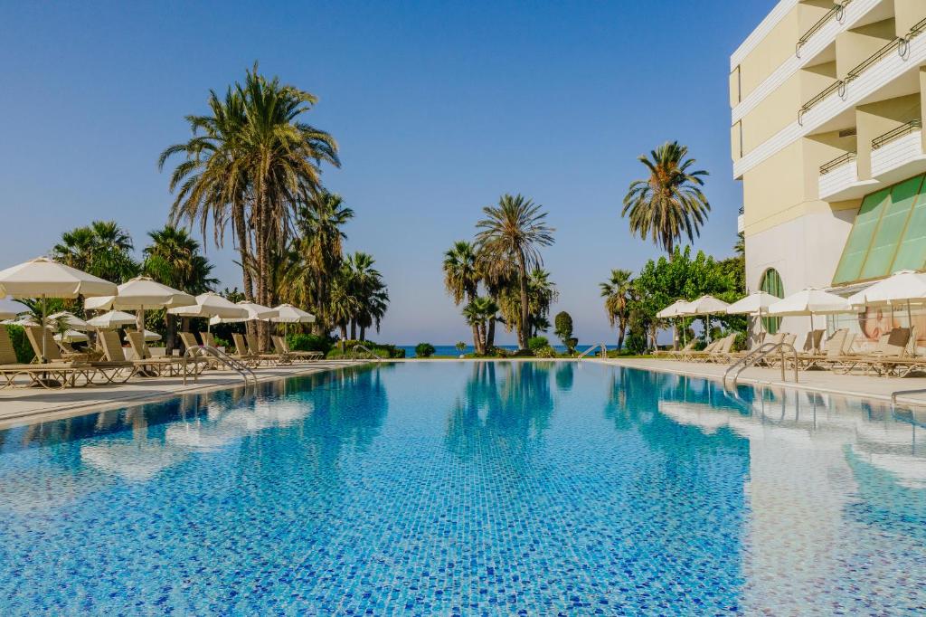 Louis Imperial Beach photo 4