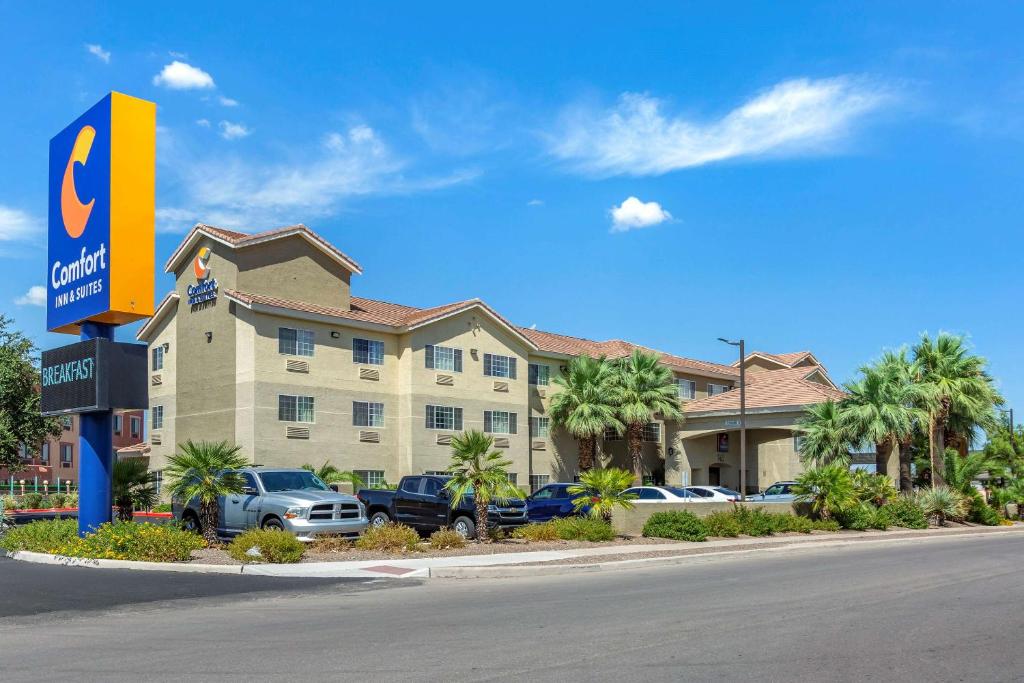 Comfort Inn & Suites North Tucson - Marana image