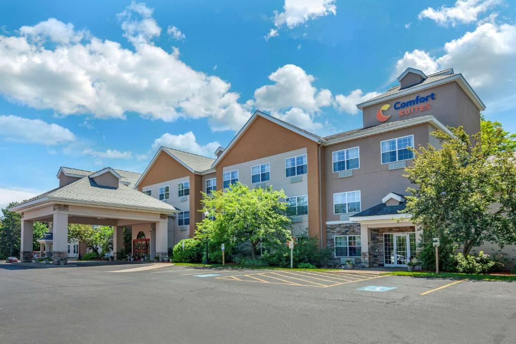 Comfort Suites image