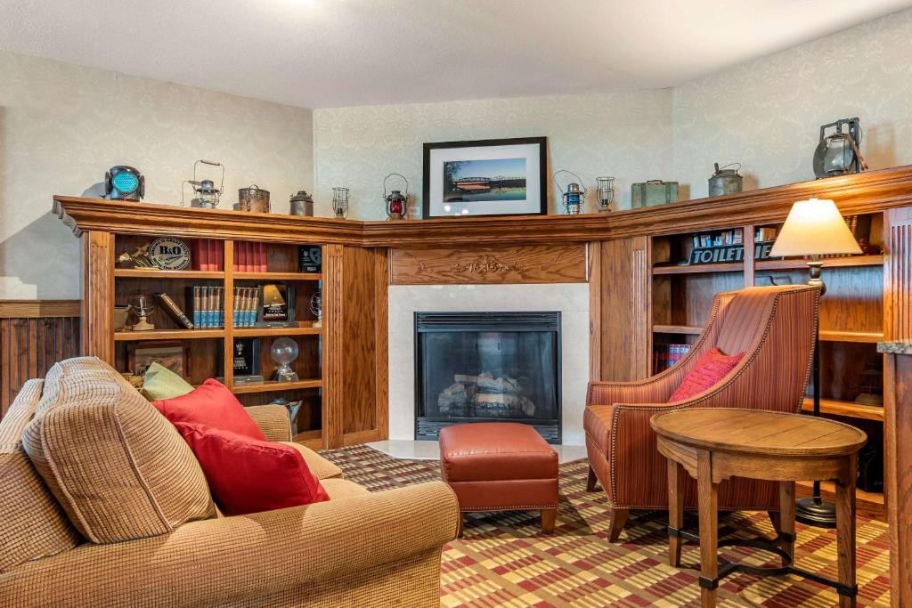 Comfort Inn Warrensburg Station photo 4