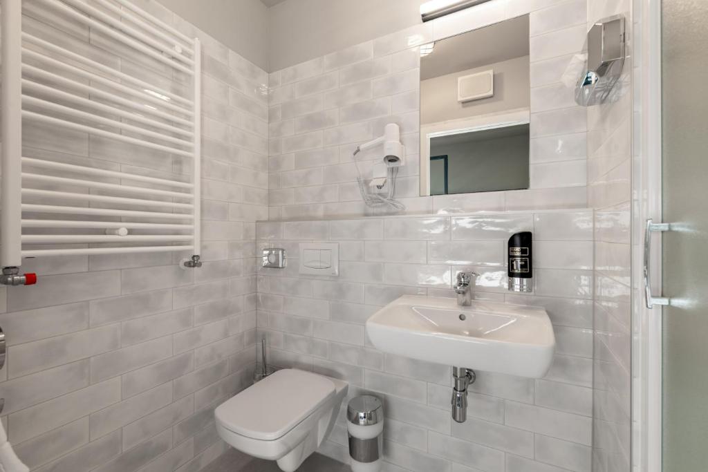 Двухместный (Двухместный номер с 2 отдельными кроватями), a&o Budapest City