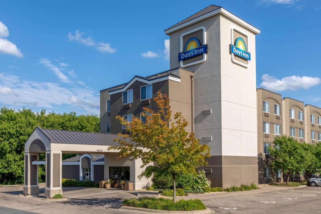 Days Inn by Wyndham Eagan Minnesota Near Mall of America photo 1