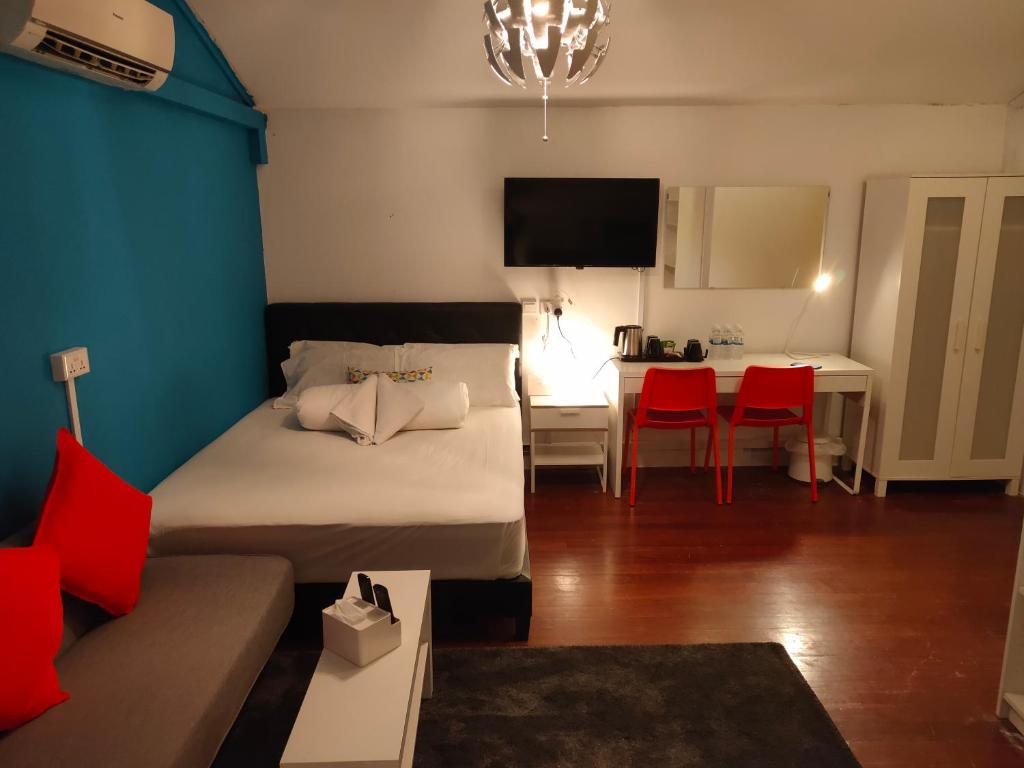 Galaxy Pods @ Chinatown Room Type - Family Room with Shared Bathroom