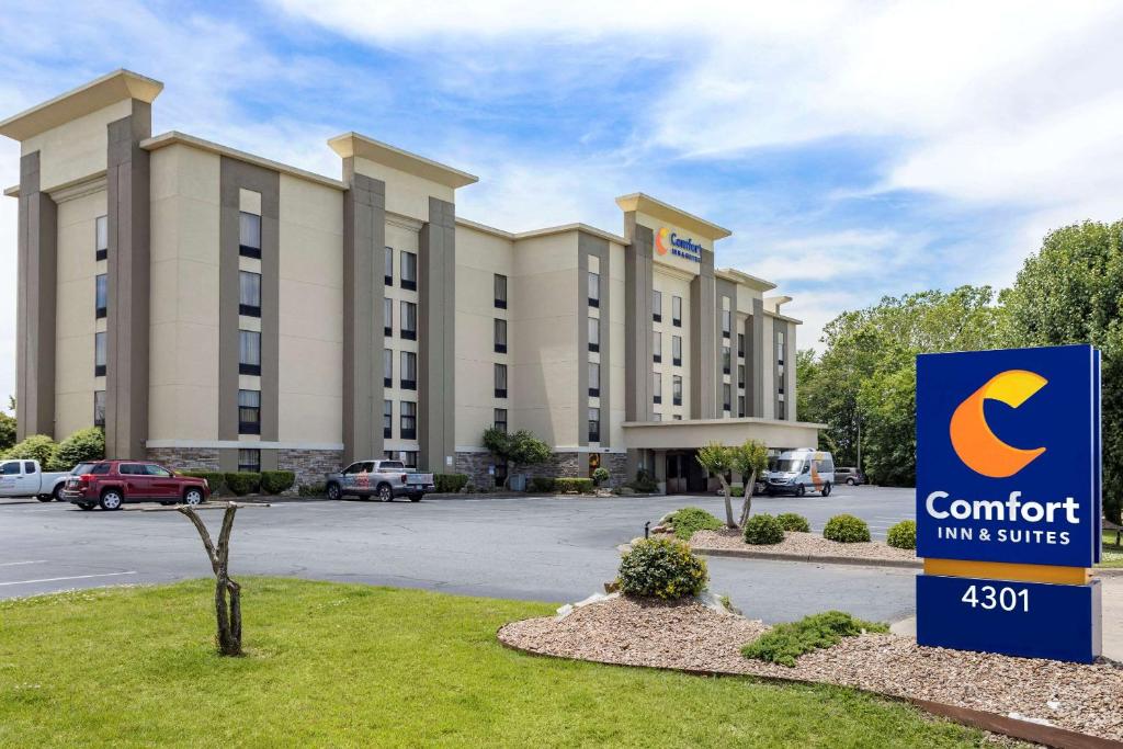 Comfort Inn & Suites Airport image