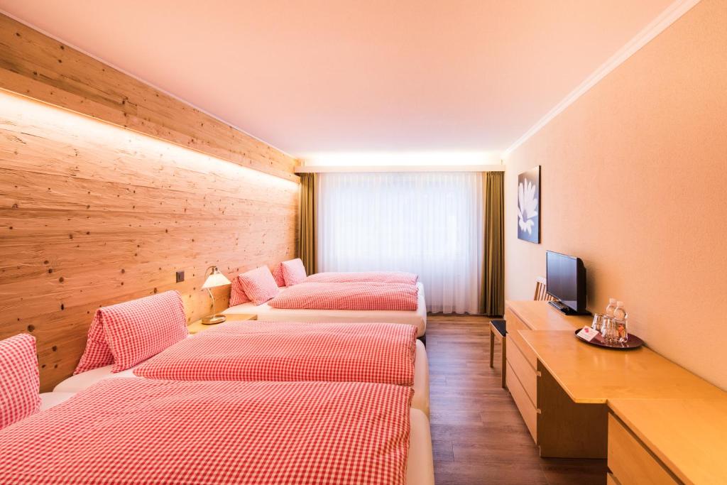 Hotel Weisses Kreuz photo 2