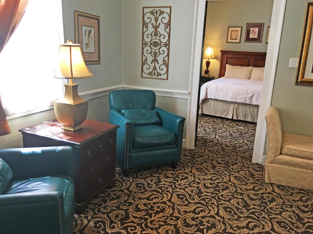 Сьюит (Mini Suite 203 Main House), Morris House Hotel
