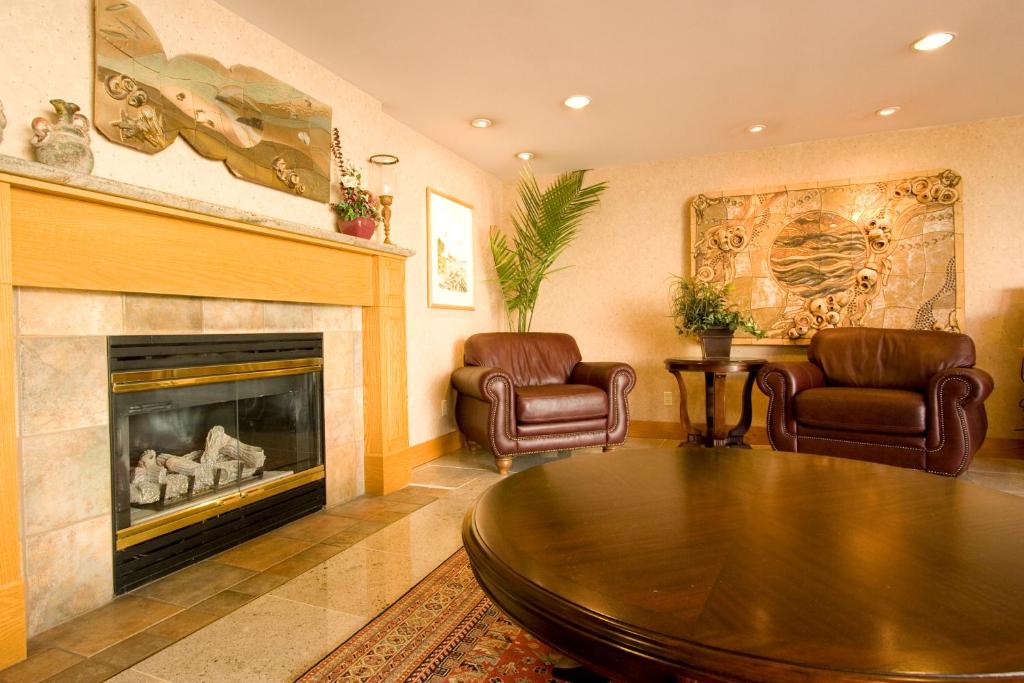 Coast Discovery Inn photo 2
