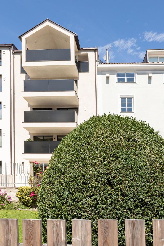 Nice Living Neue- Moderne Apartments im Herzen von Brixen - kostenlose Brixencard - ideal für Familien, Paare, Geschäftsreisende, Gäste mit Hund und allen Urlaubs Hungrigen photo 1