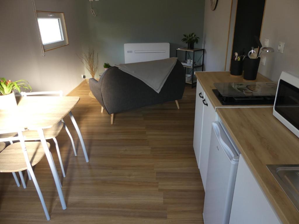 charmant studio 35m² au calme proche du circuit photo 4