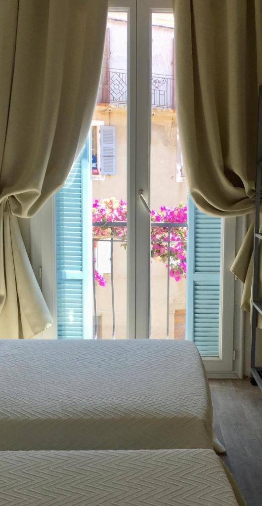 Hotel Cyrnos photo 1