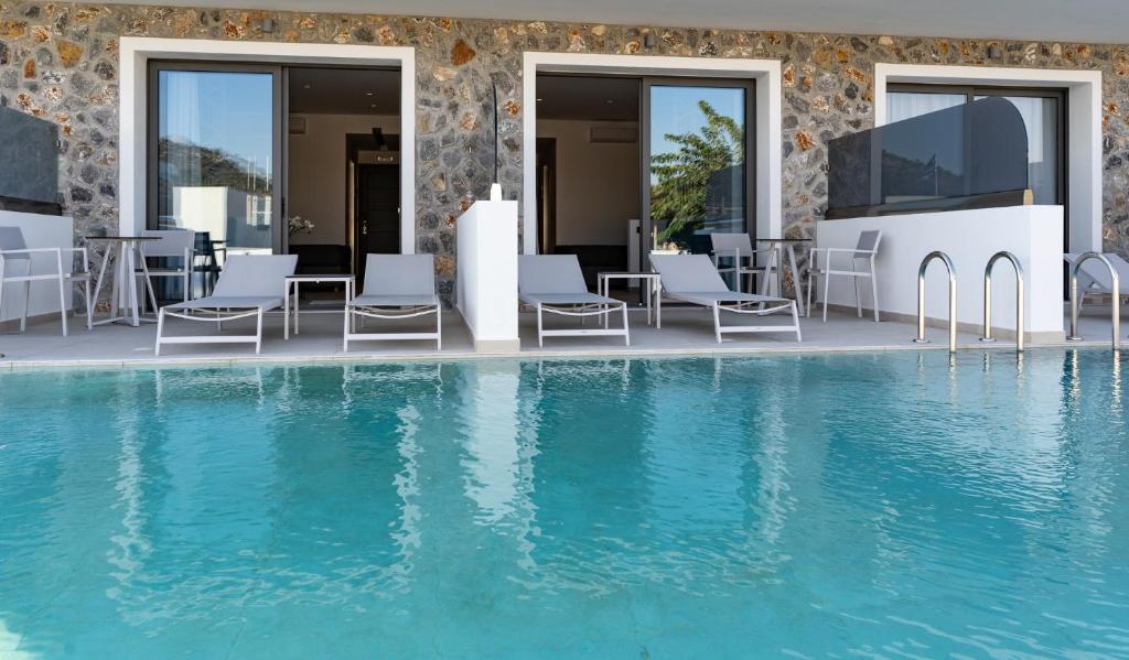 Zoes Hotel & Suites