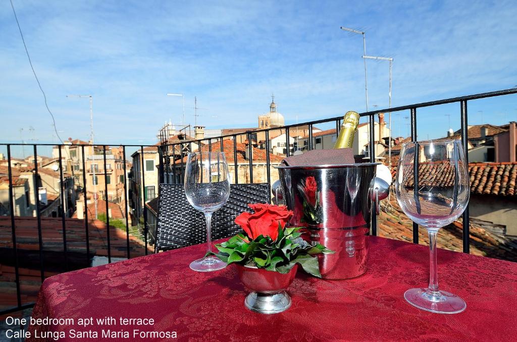 Charming Venice Apartments photo 2