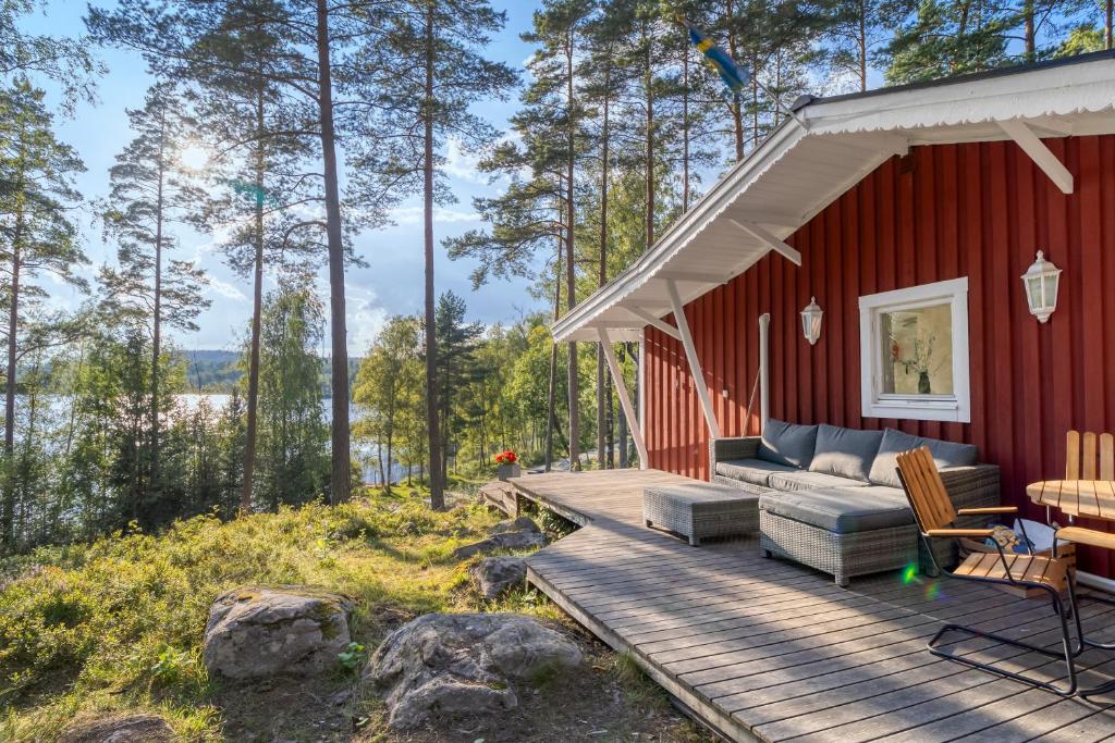 Lake cottage near Isaberg photo 1
