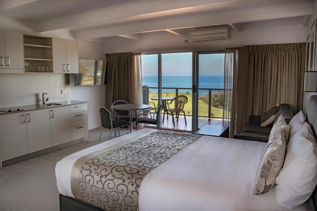 Amooran Oceanside Apartments and Motel photo 2