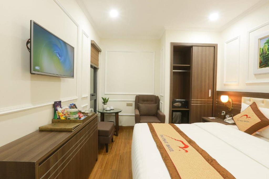 Двухместный (Улучшенный номер с кроватью размера «queen-size»), Dai Phat Hotel