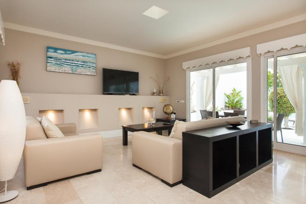 Villa 82 photo 1