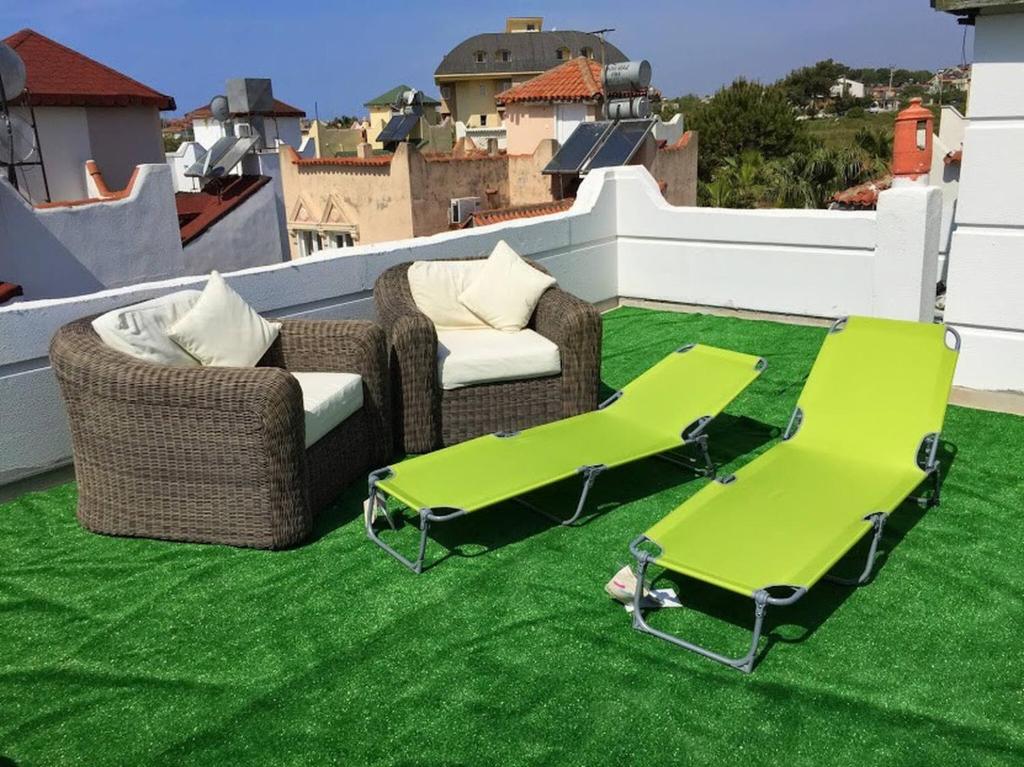 Cosy Villa With Communal Pool, Rooftop Suntrap Area photo 4