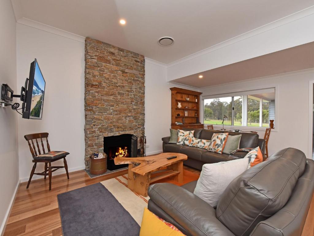 Kinloch Cottage renovated to new on Daisy Hill Vineyard photo 3
