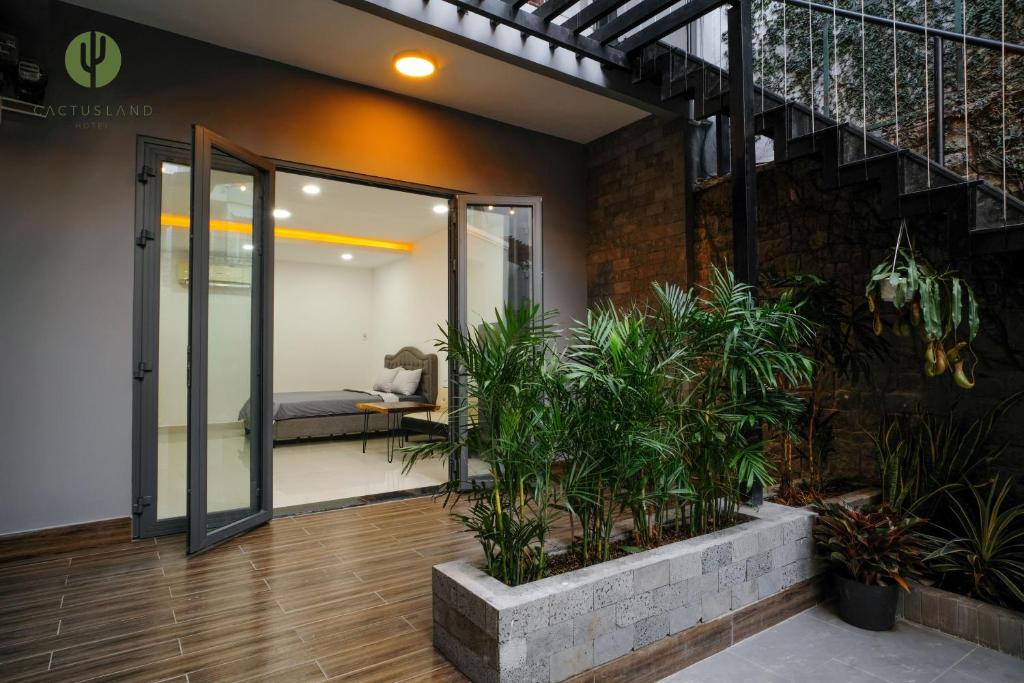 Cactusland Villa Near Bui Vien Street