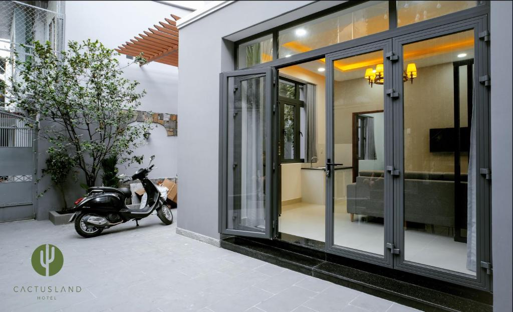 Cactusland Villa Near Bui Vien Street