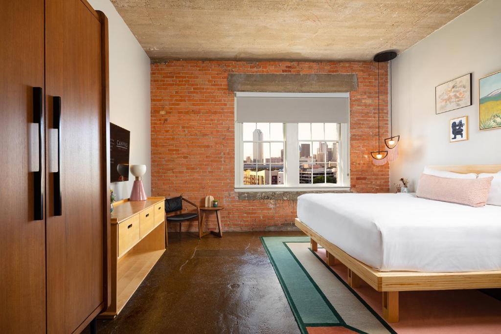 Сьюит (Люкс с кроватью размера «king-size»), Canvas Hotel Dallas