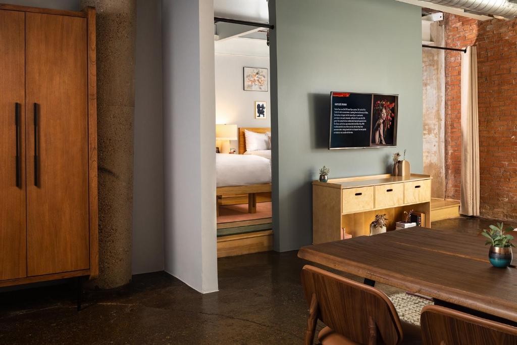 Двухместный (Номер с 2 кроватями размера «queen-size»), Canvas Hotel Dallas