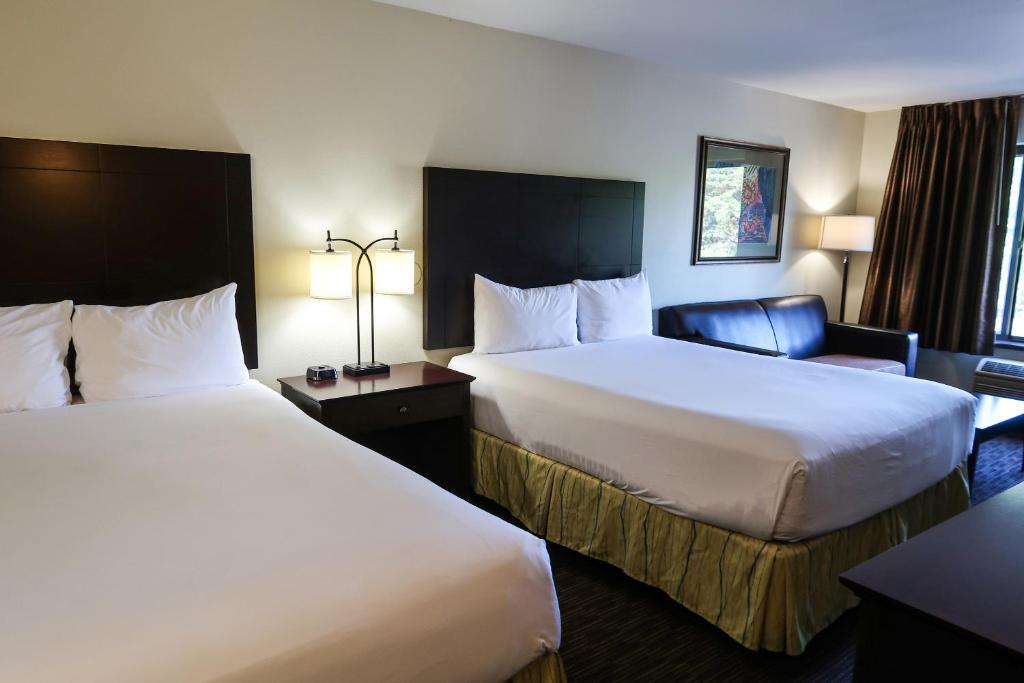 Сьюит (Classic 2 Queen Suite), Oxford Suites Portland - Jantzen Beach