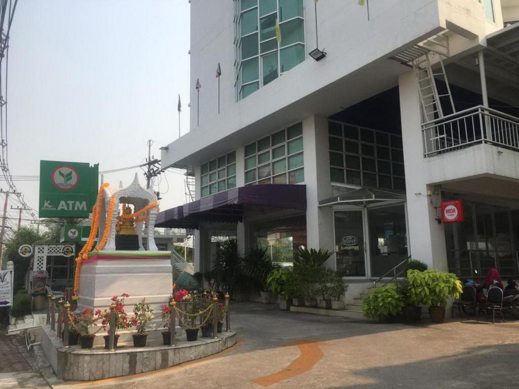 V Verve Service Apartment Hotel photo 2