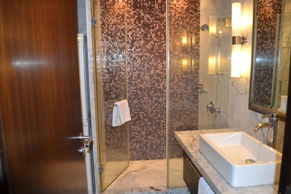 Апартаменты (One Bedroom Superior Apartment with kitchenette), Oakwood Premier Prestige-UB City