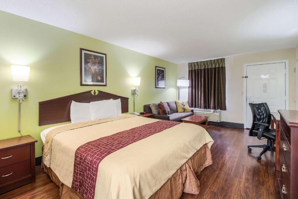 Rodeway Inn Bolivar - Tap to explore photos