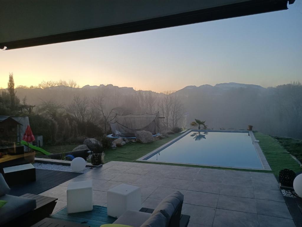 Chambres, cuisine, piscine, spa, billards, airhockey, nature photo 4