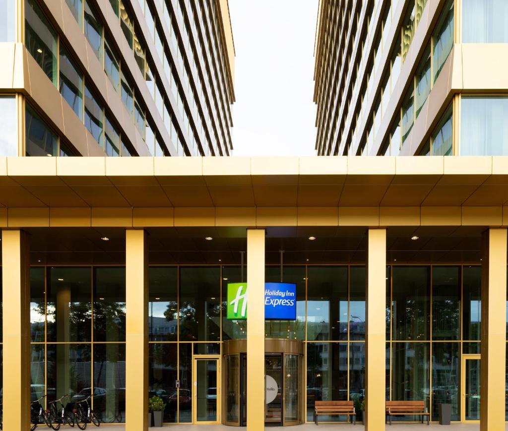 Holiday Inn Express Amsterdam - North Riverside, an IHG Hotel photo 2