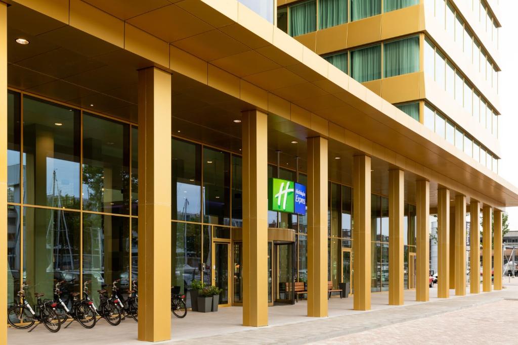 Holiday Inn Express Amsterdam - North Riverside, an IHG Hotel photo 1