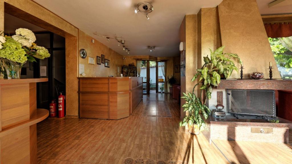 Family Hotel Emaly 1 photo 3