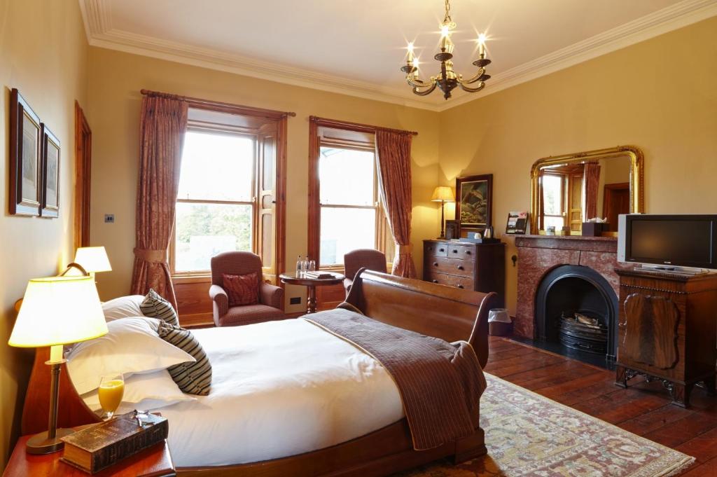 Mount Falcon Estate photo 2