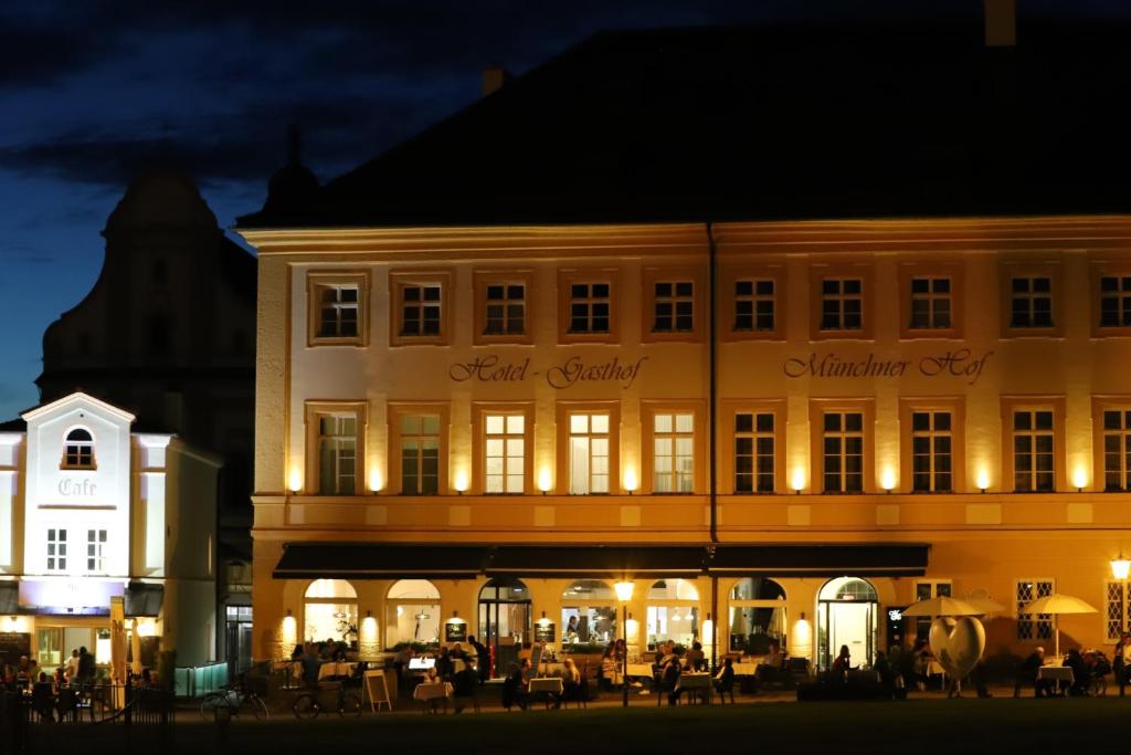 Hotel Münchner Hof - Tap to explore photos
