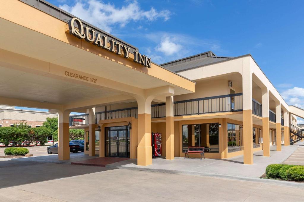 Quality Inn at Arlington Highlands photo 2